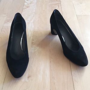 Stewart Weitzman black in suede pumps